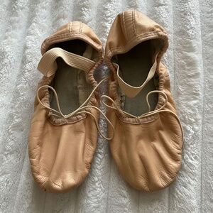 SOLD BLOCH Women's Dansoft Full Sole Leather Ballet Shoe